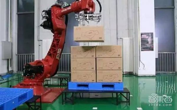京東菜鳥物流戰(zhàn)互掐 機器人已展開決斗！